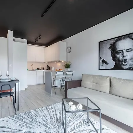 Modern Black Spot بوزنان