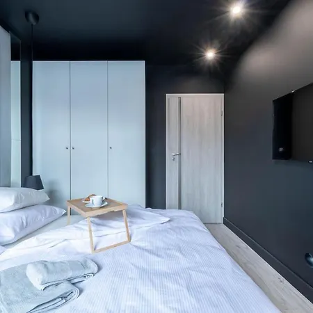 شقة Modern Black Spot *