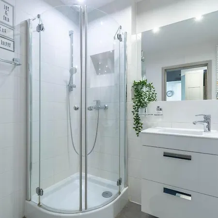 Modern Black Spot شقة بوزنان