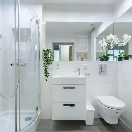 Modern Black Spot شقة